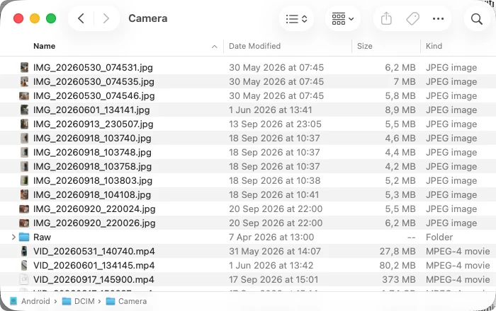 Một thư mục trong điện thoại mở bằng Finder: các file JPEG và MPEG-4 trên ổ đĩa tên Android